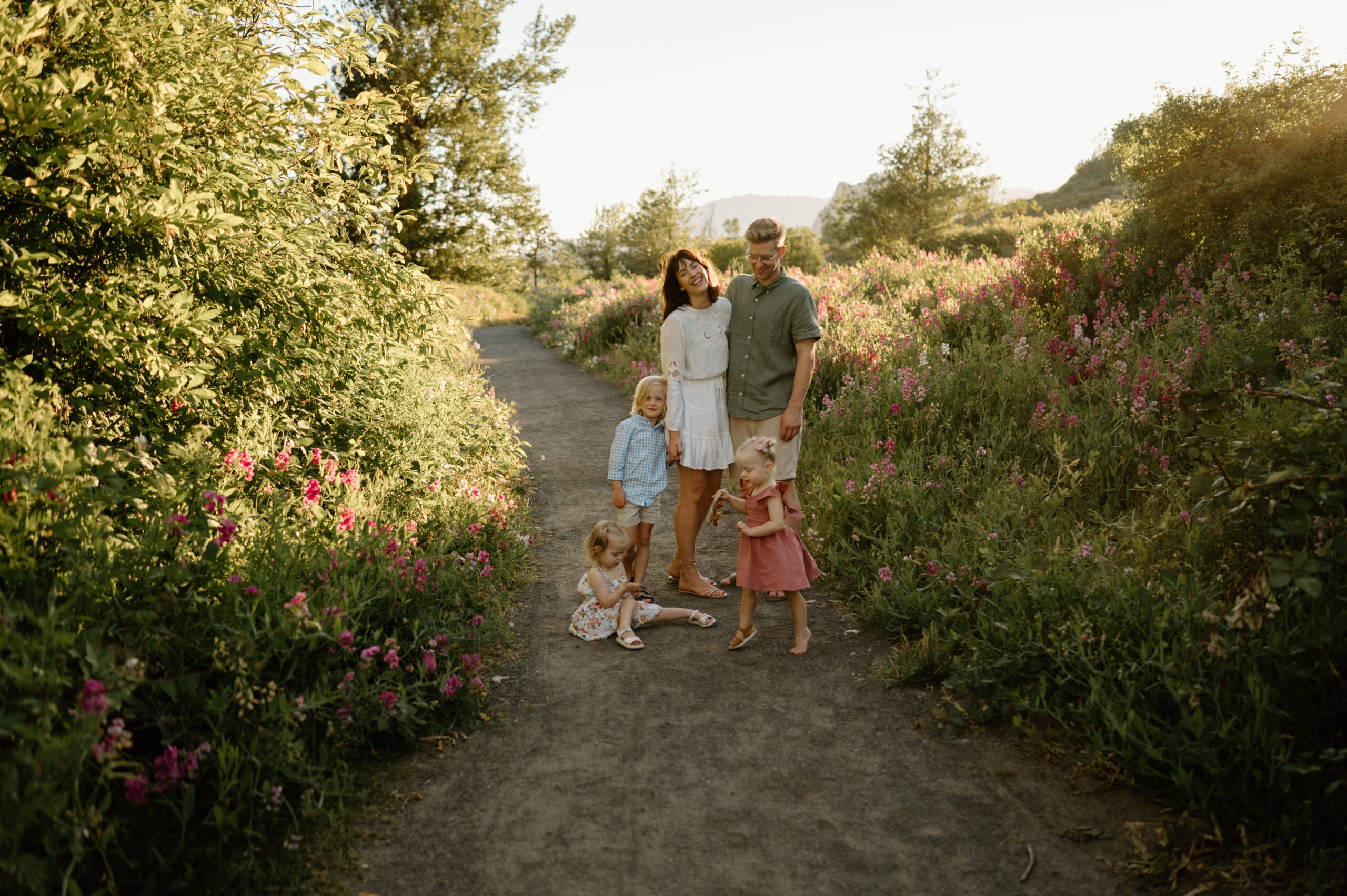 Summer family photos, what to wear for spring pictures, portland oregon photographer, wild flowers, golden hour