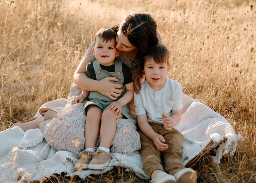 motherhood photography, Oregon, Fall family photos, Fall family outfits 