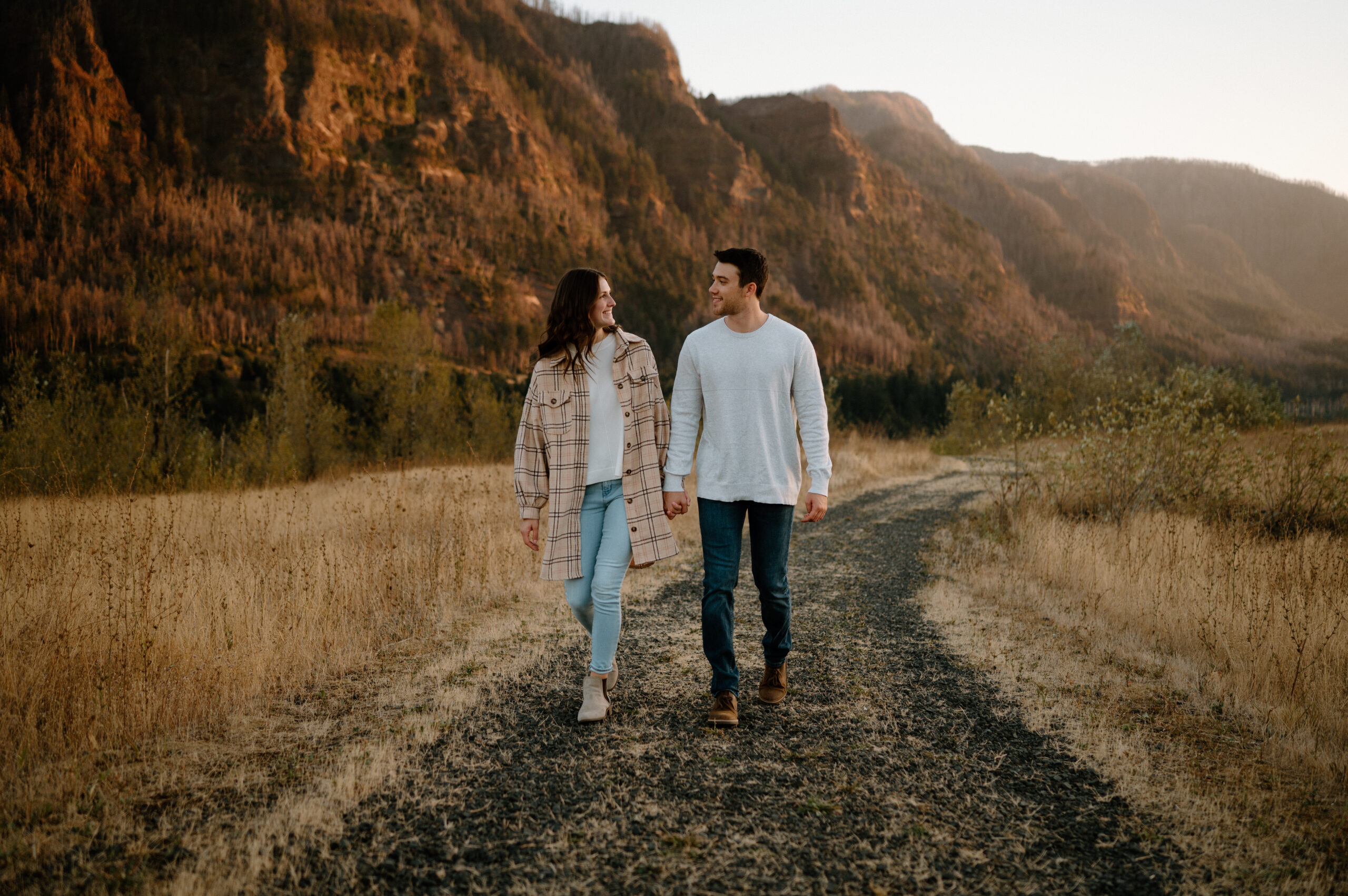 ancouver Wa Engagement Photos, Columbia River Gorge, Photo locations, Golden hour, Sunset, Summer, Portland Or
