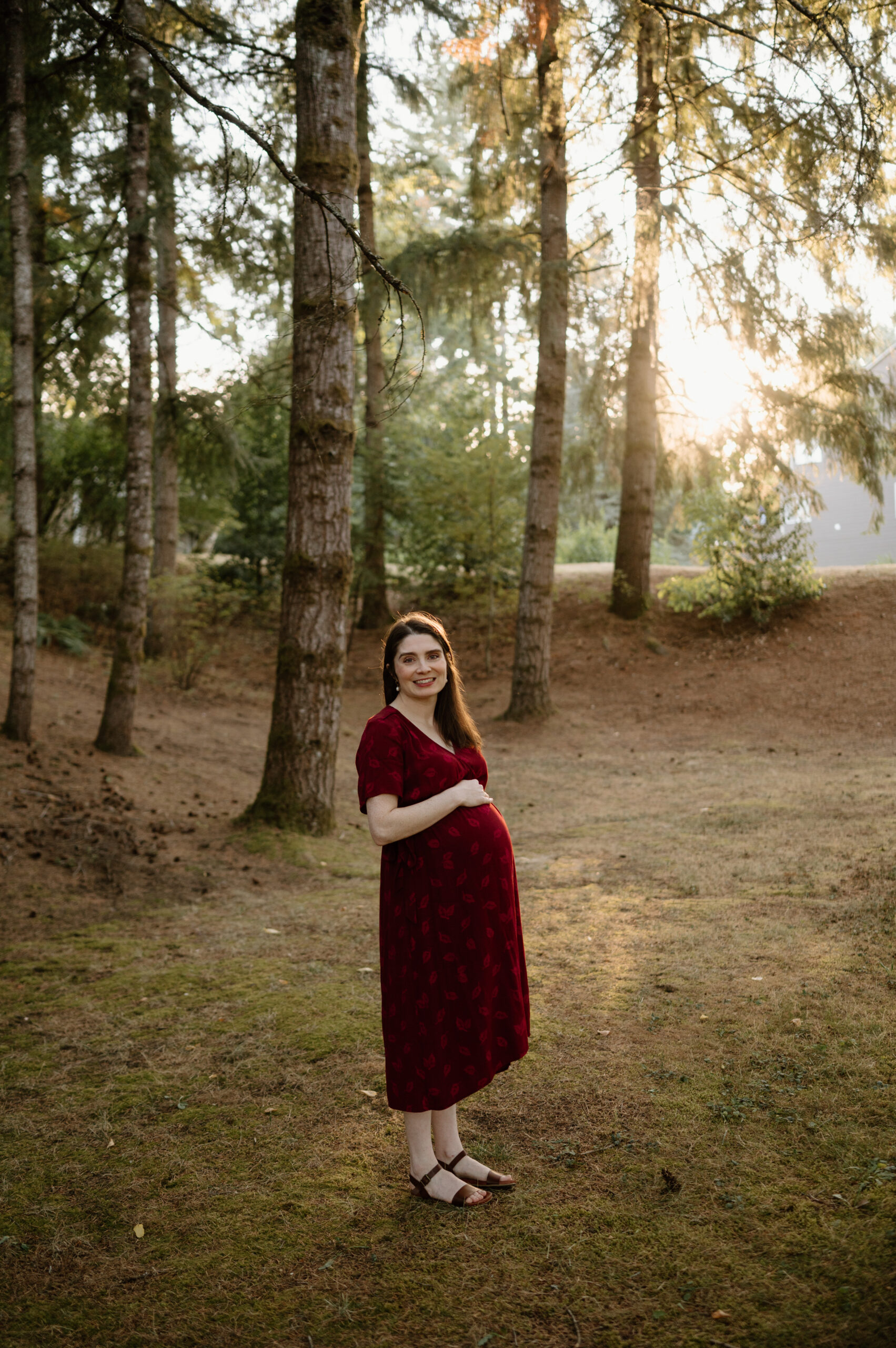 Maternity Photographer, Vancouver Washington Photography, Portland Oregon, PDX, Newborn Photos, backyard session, Casual Photoshoot, golden hour