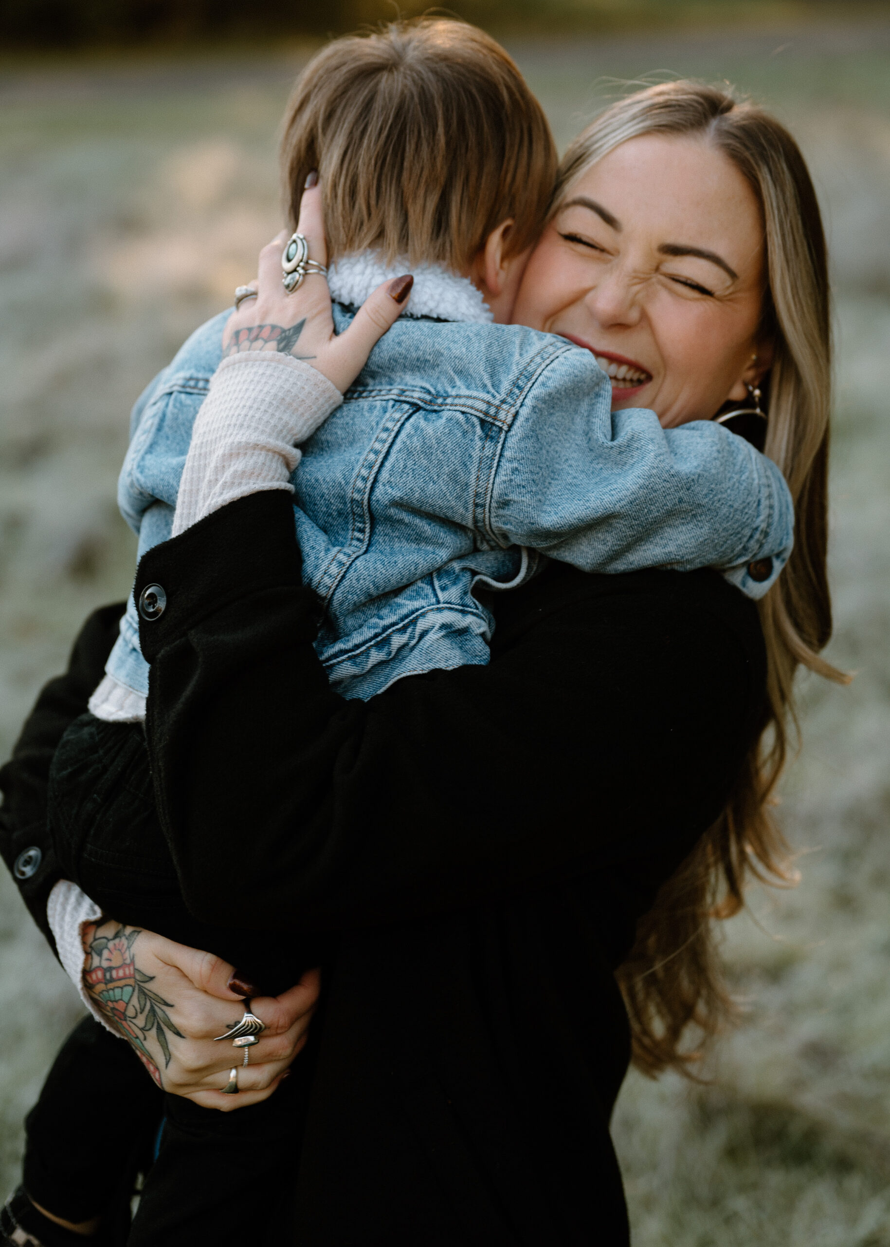 Fall family photos Vancouver Washington, Portland Or Family Photographer, what to wear family pictures, PNW, tattooed family