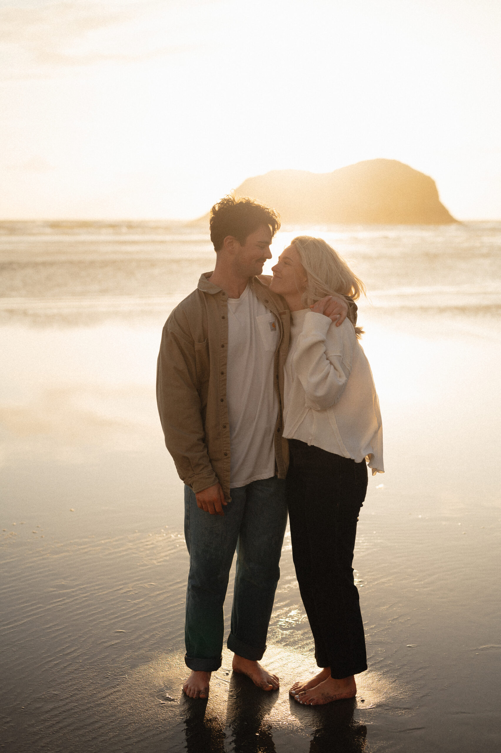 Oregon Coast Engagement Photos, what to wear to engagement photos, Washington wedding photographer 