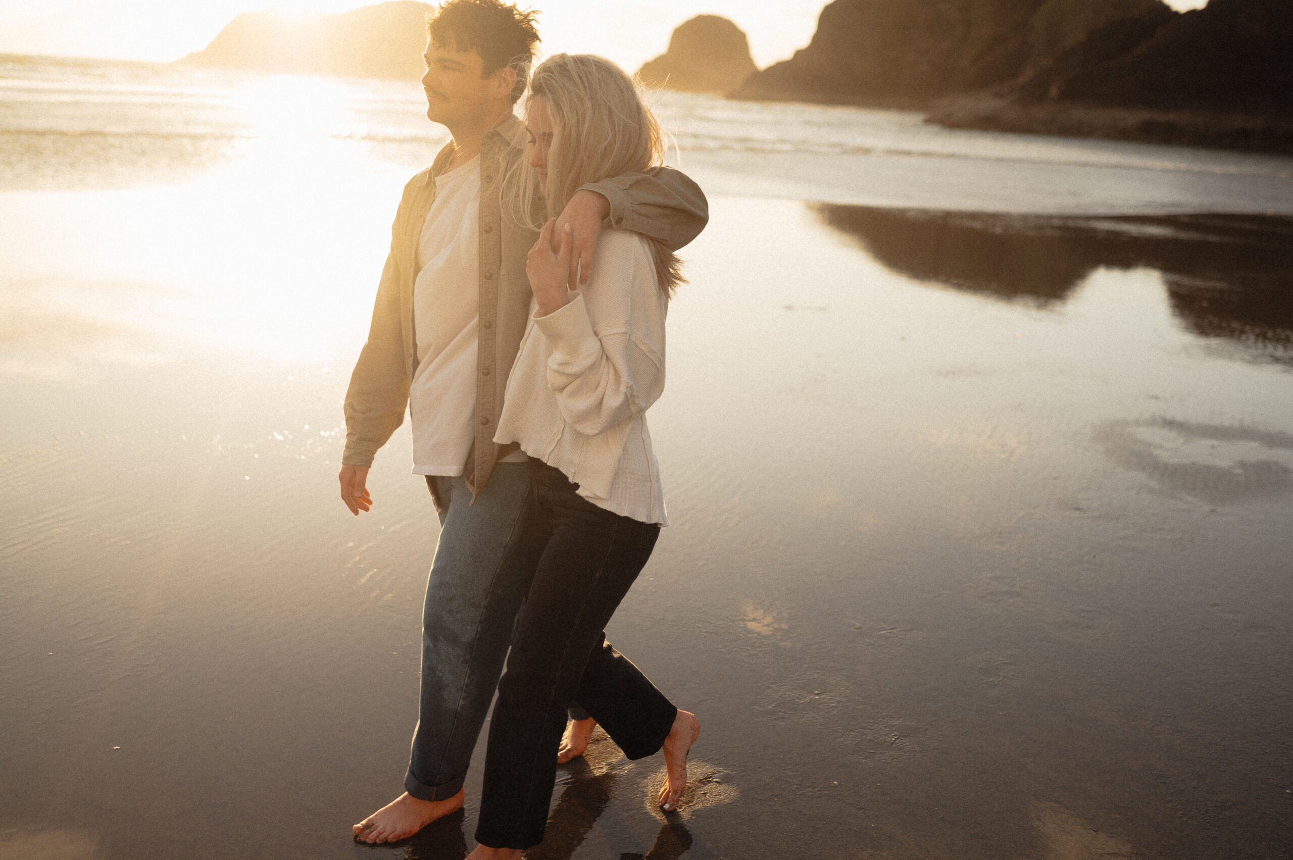 Oregon Coast Engagement Photos, what to wear to engagement photos, Washington wedding photographer 