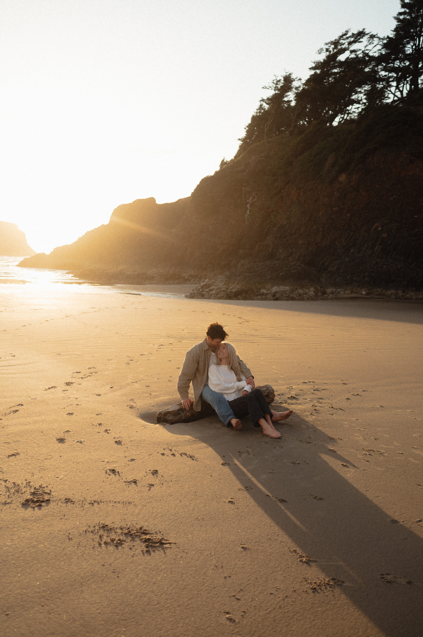 Oregon Coast Engagement Photos, what to wear to engagement photos, Washington wedding photographer 