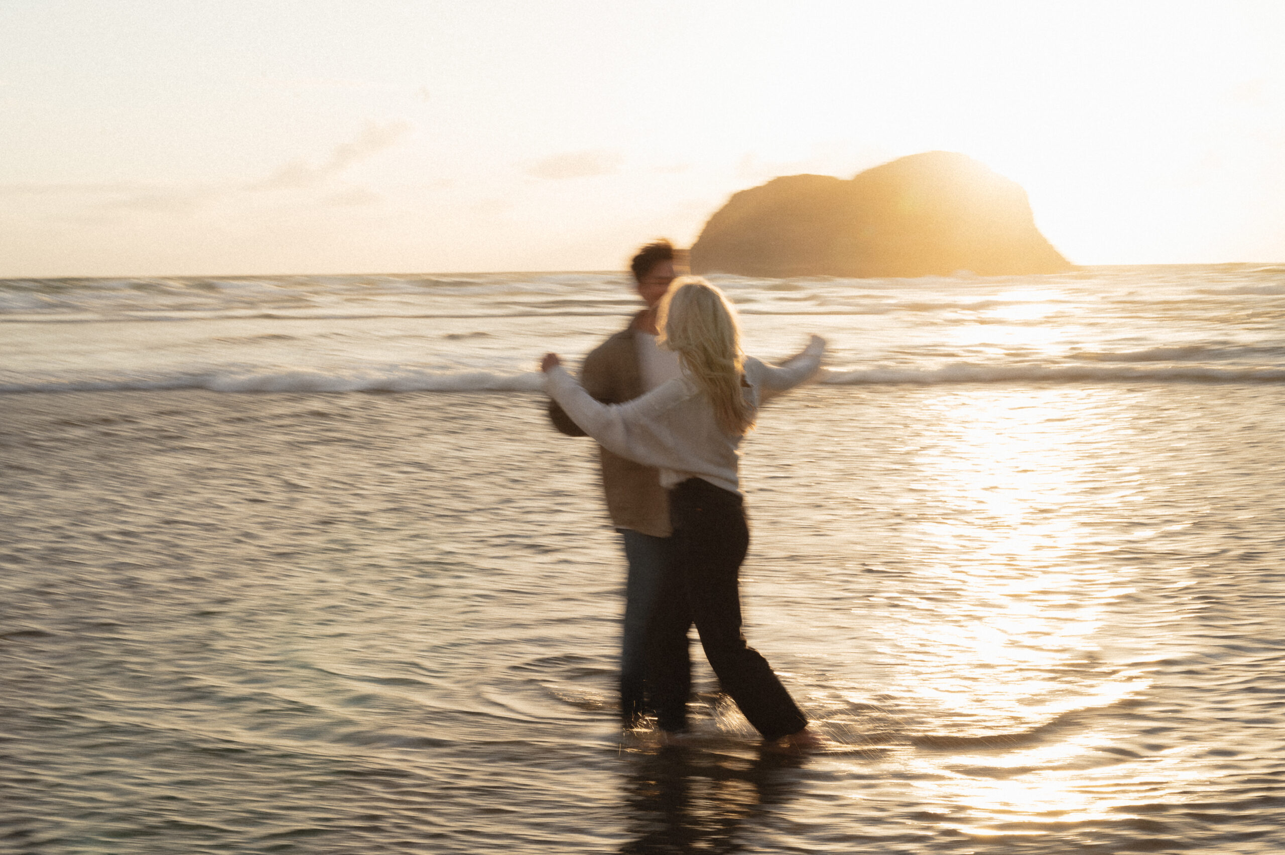 Oregon Coast Engagement Photos, what to wear to engagement photos, Washington wedding photographer 