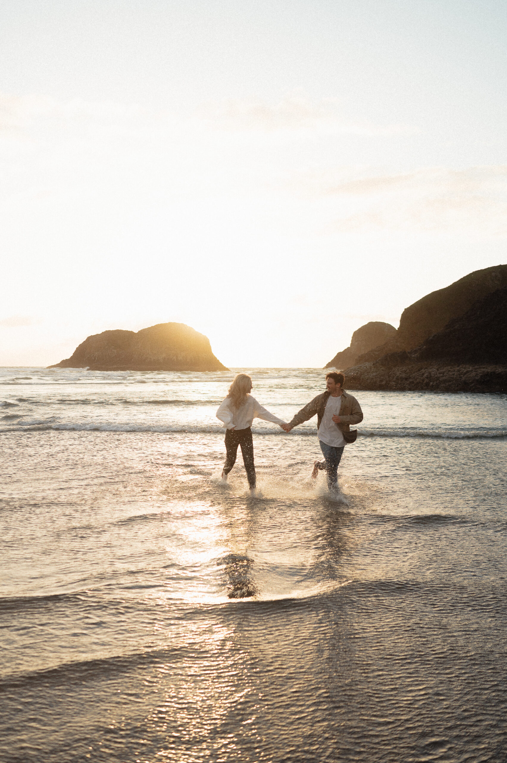 Oregon Coast Engagement Photos, what to wear to engagement photos, Washington wedding photographer 