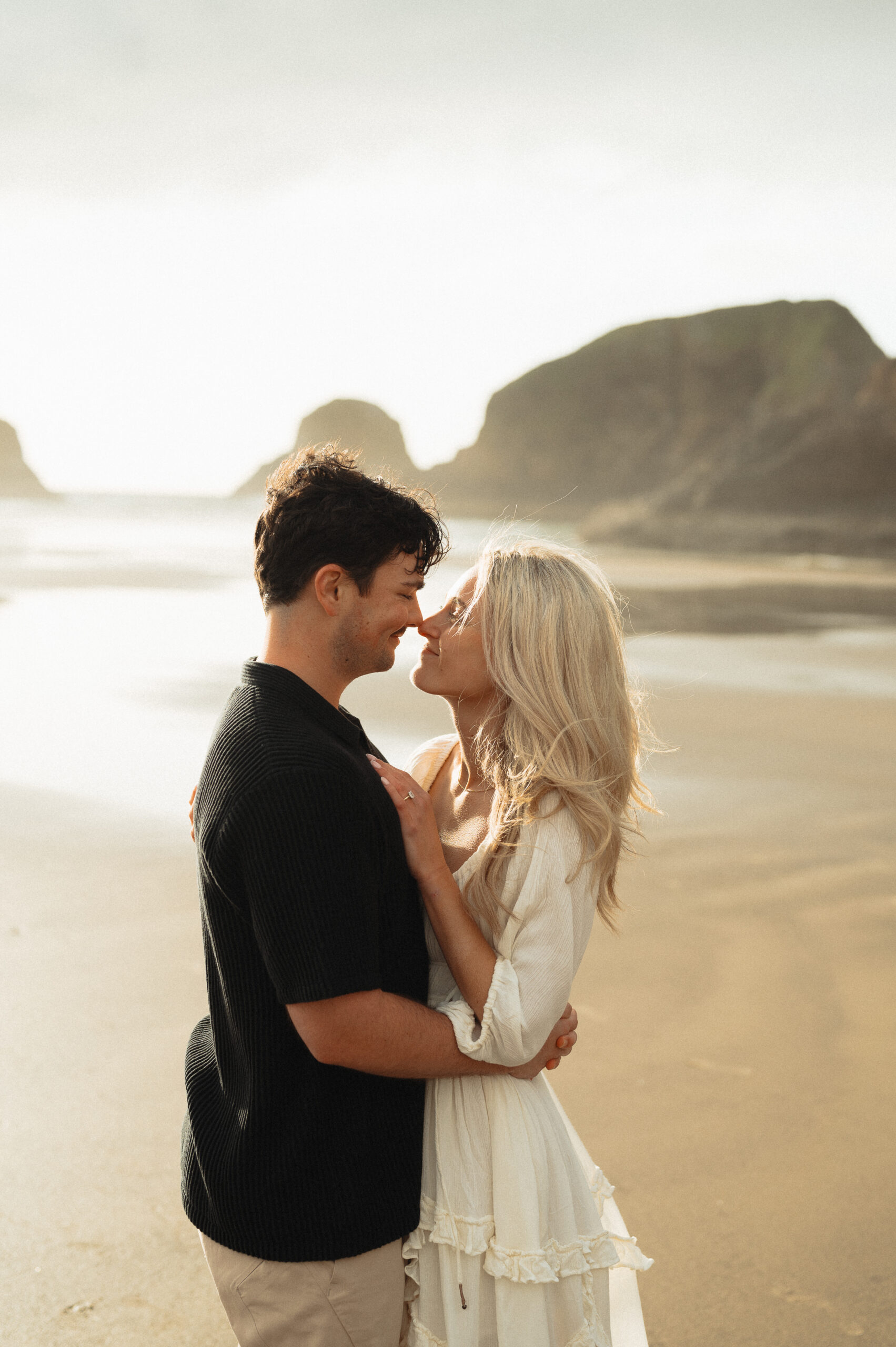 Oregon Coast Engagement Photos, what to wear to engagement photos, Washington wedding photographer 