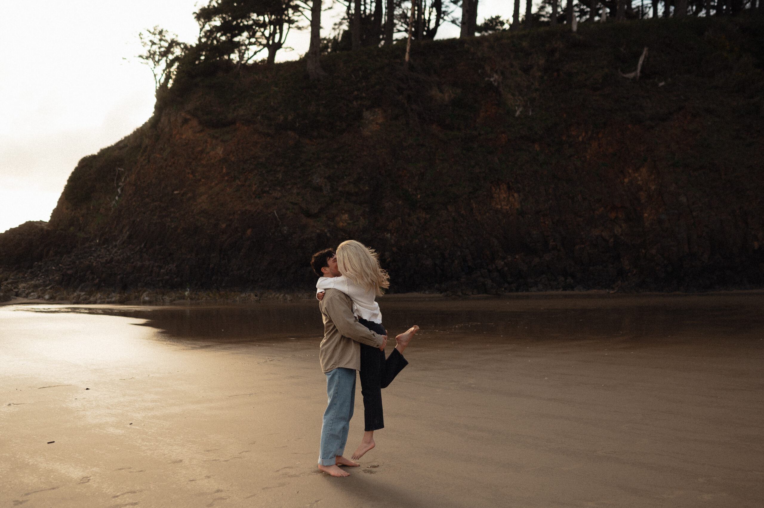 Oregon Coast Engagement Photos, what to wear to engagement photos, Washington wedding photographer 