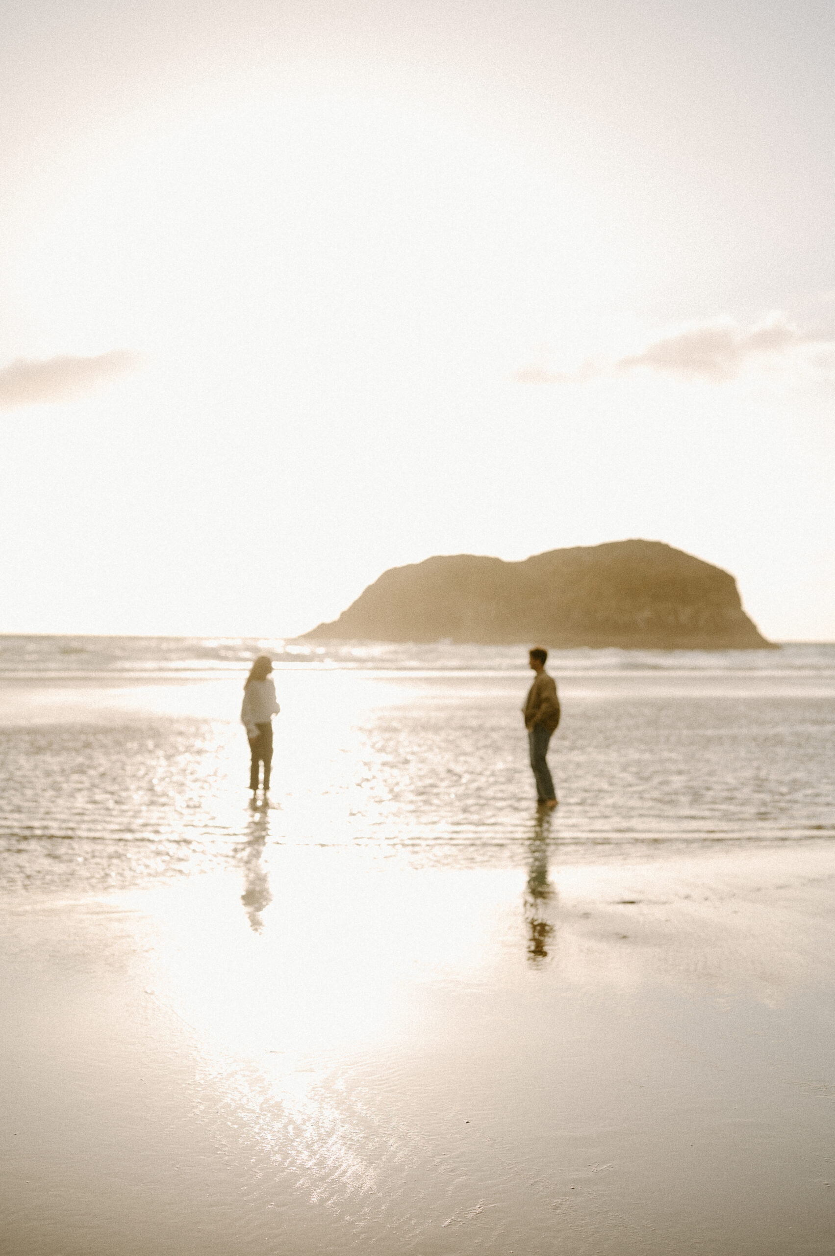 Oregon Coast Engagement Photos, what to wear to engagement photos, Washington wedding photographer 