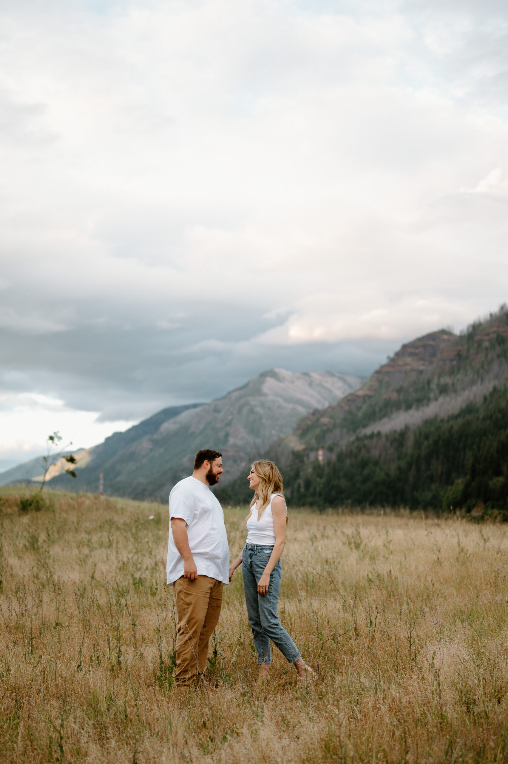 Washington Wedding Photographer, engagement Photos, what to wear, Portland Oregon