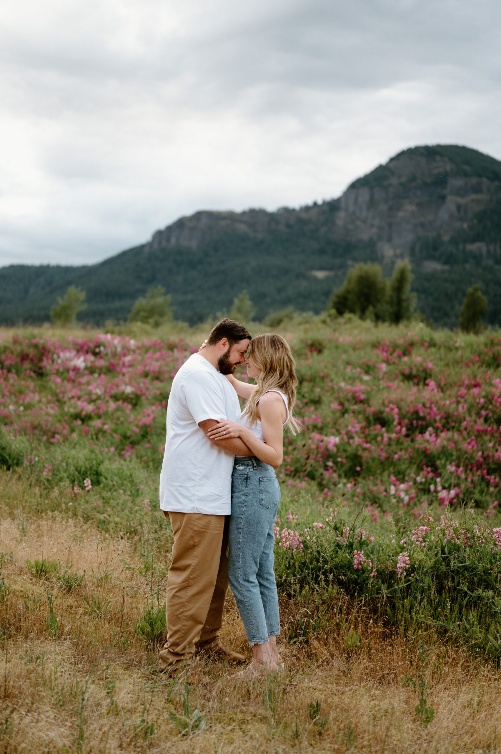 Washington Wedding Photographer, engagement Photos, what to wear, Portland Oregon