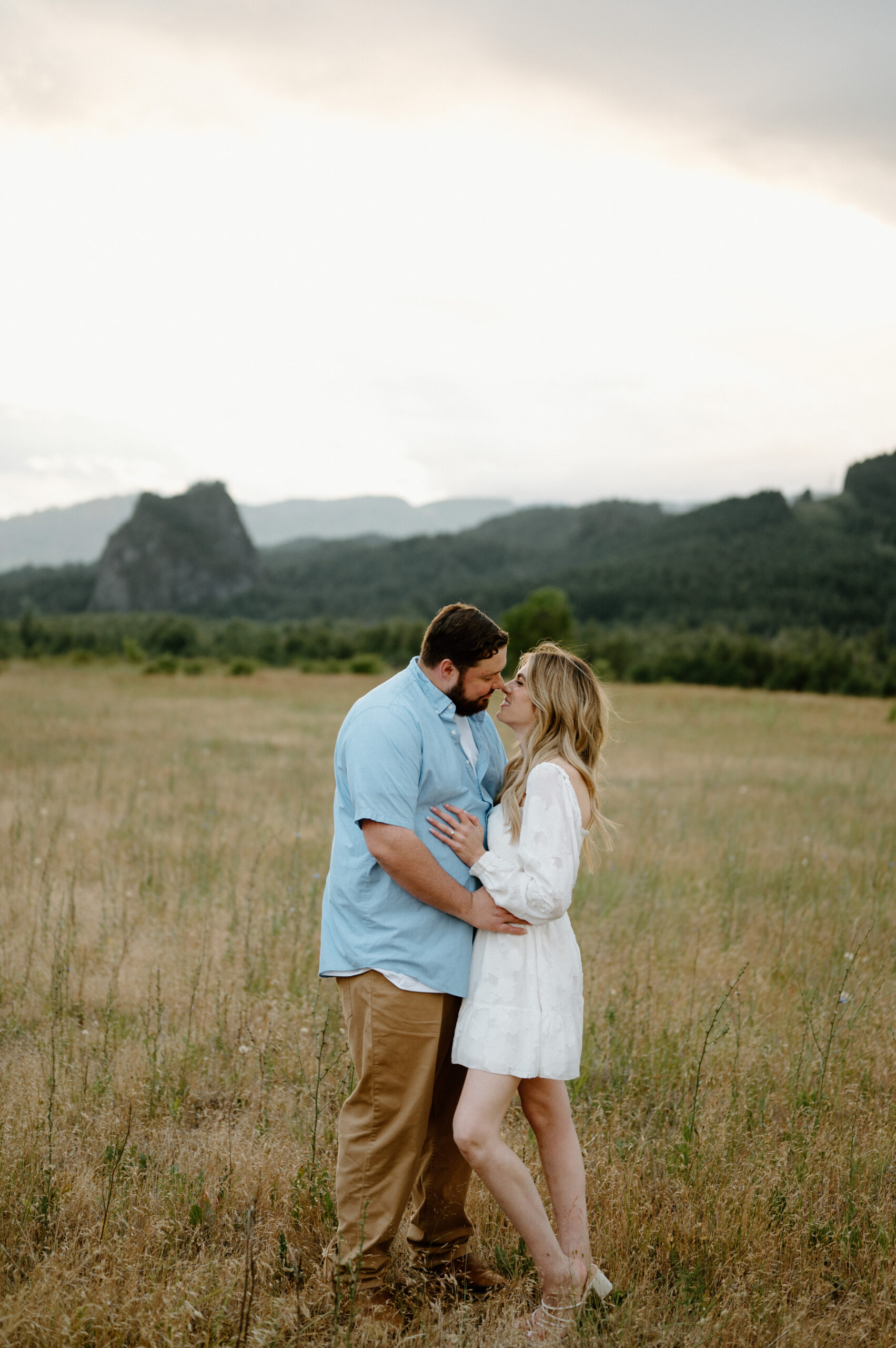 Washington Wedding Photographer, engagement Photos, what to wear, Portland Oregon