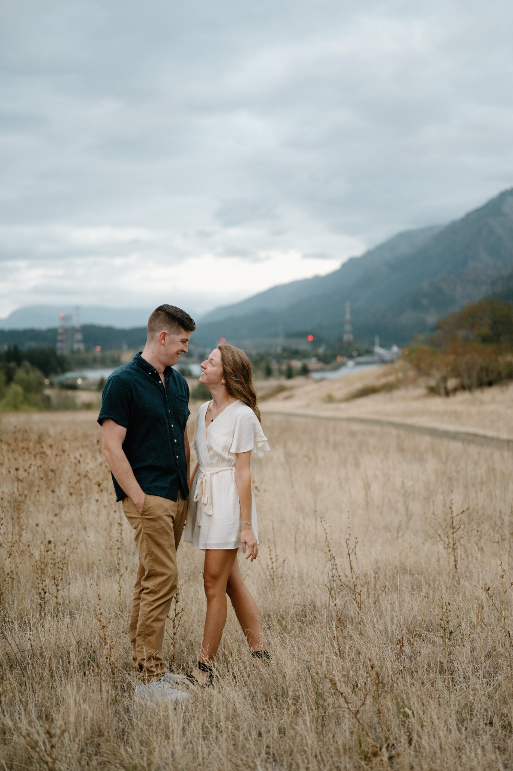 Washington Wedding Photographer, engagement Photos, what to wear, Portland Oregon