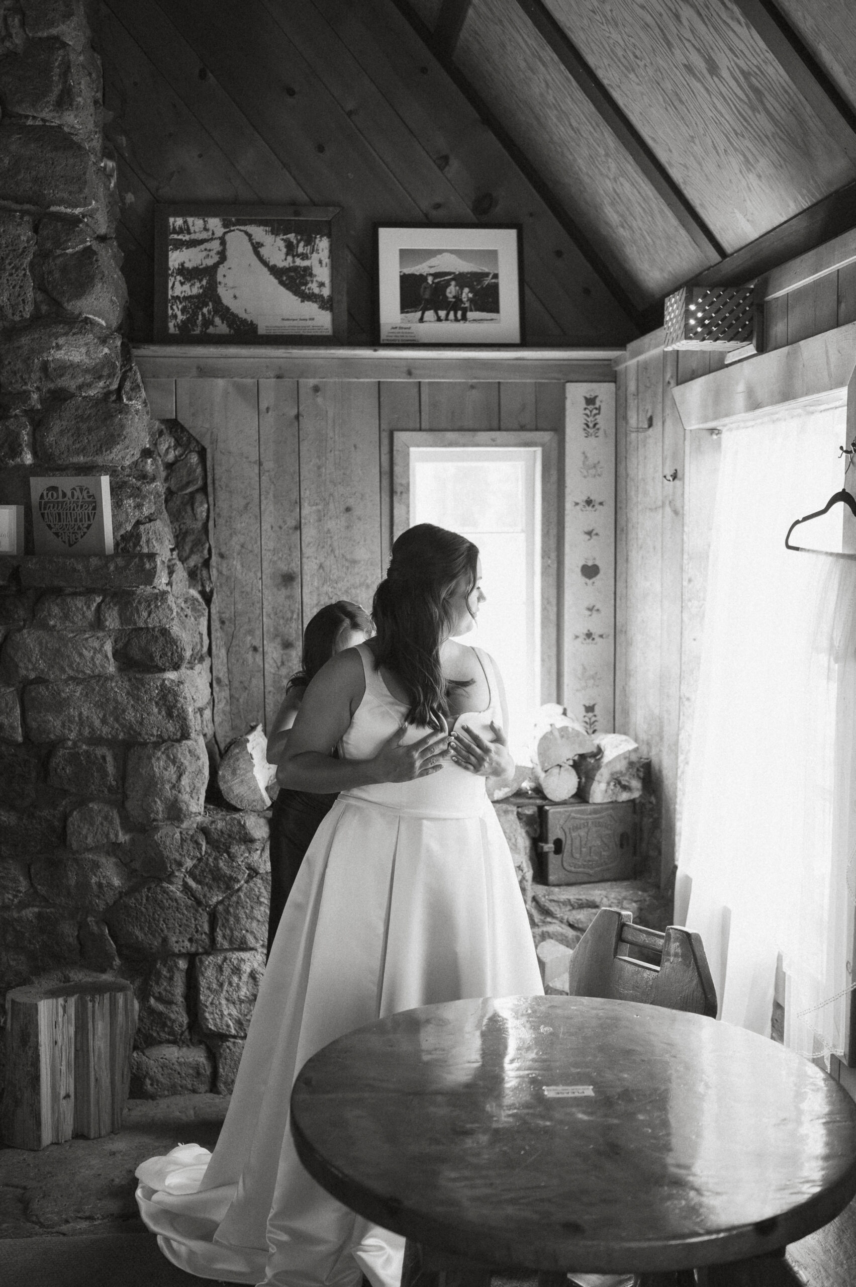 Mt Hood Ski Bowl Weddings, getting ready photos in the warming Hut, Portland Oregon Wedding Photographer 