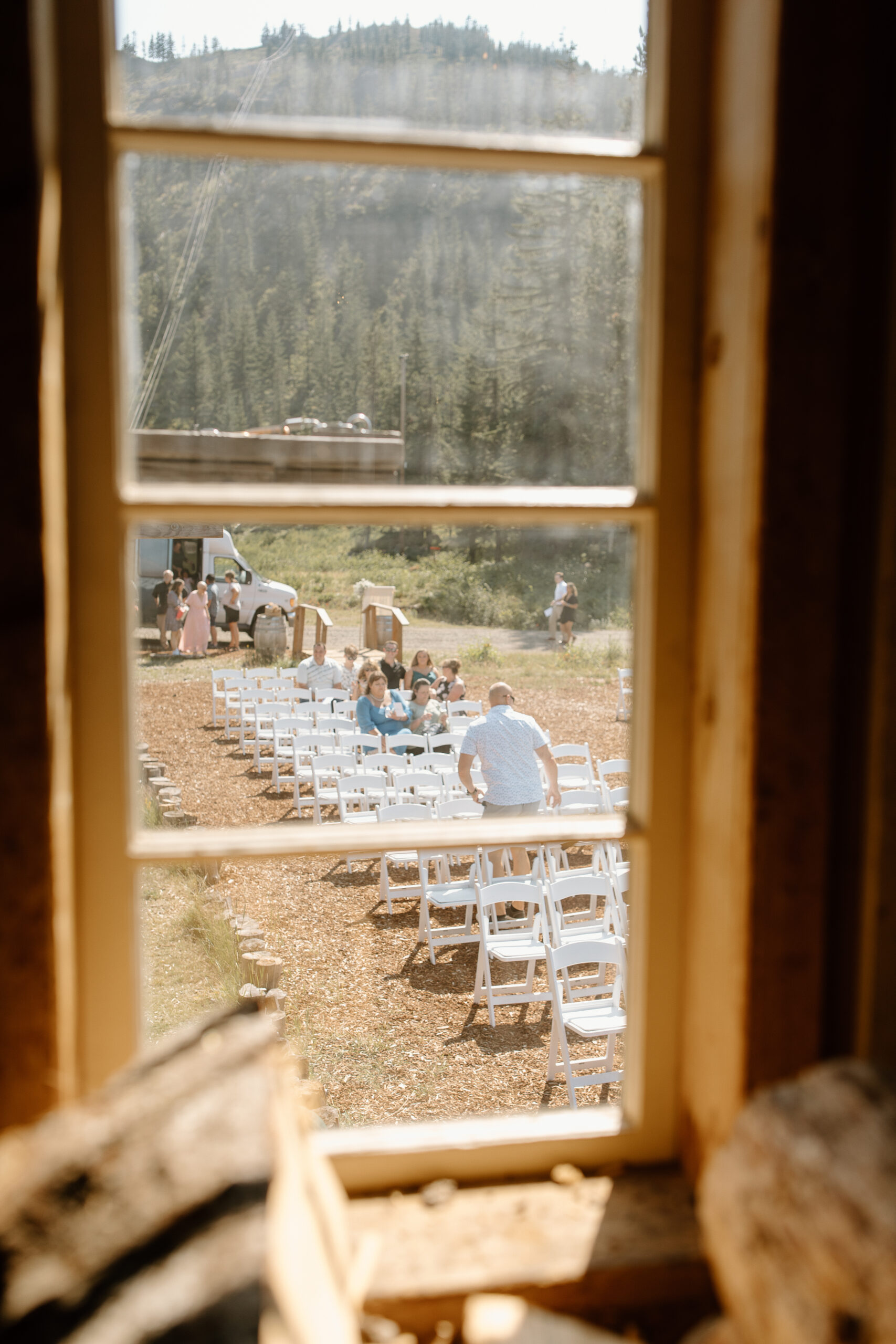 Mt Hood Ski Bowl Weddings, getting ready photos in the warming Hut, Portland Oregon Wedding Photographer 