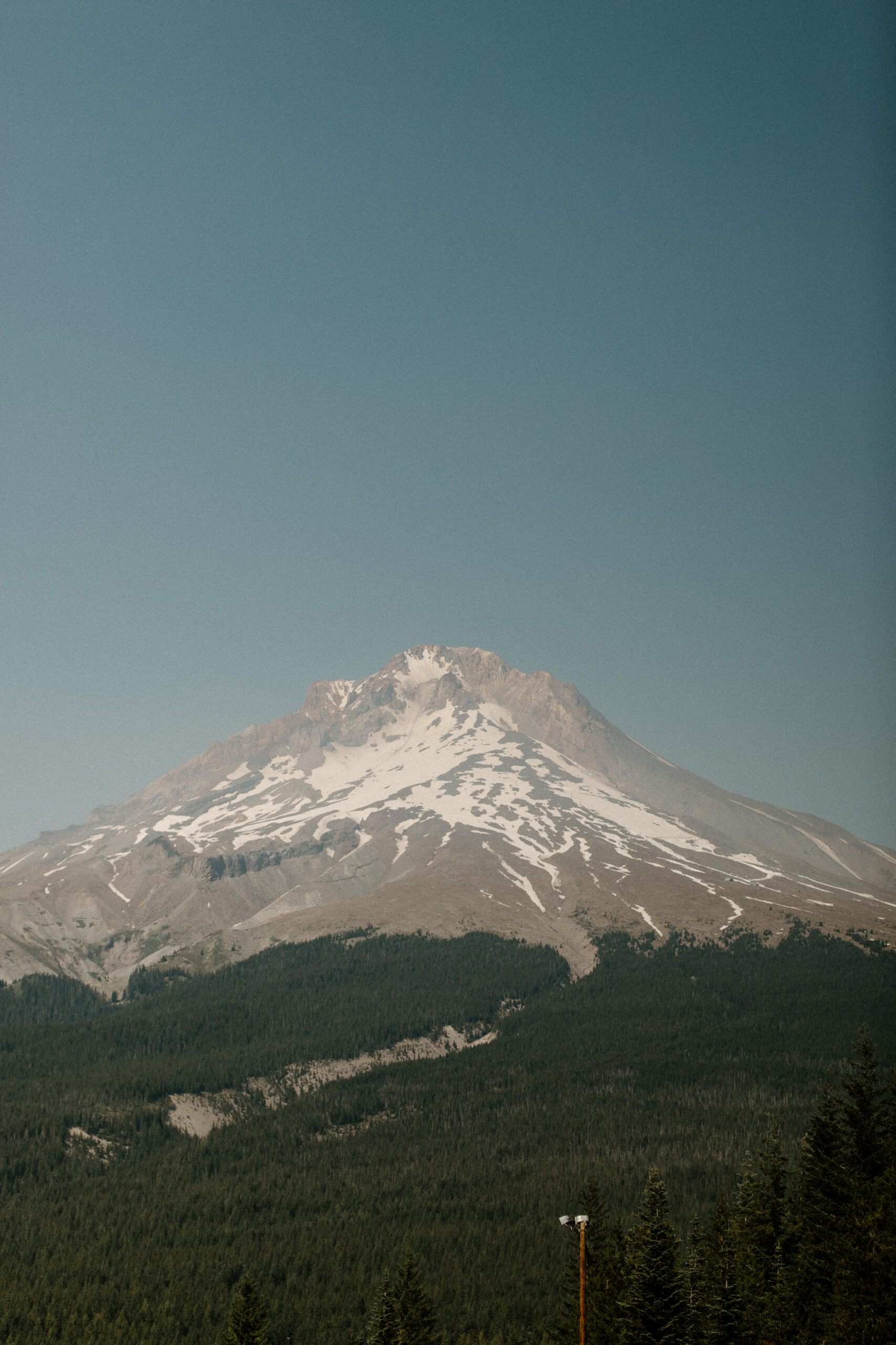 Mt Hood Ski Bowl Weddings, getting ready photos in the warming Hut, Portland Oregon Wedding Photographer 