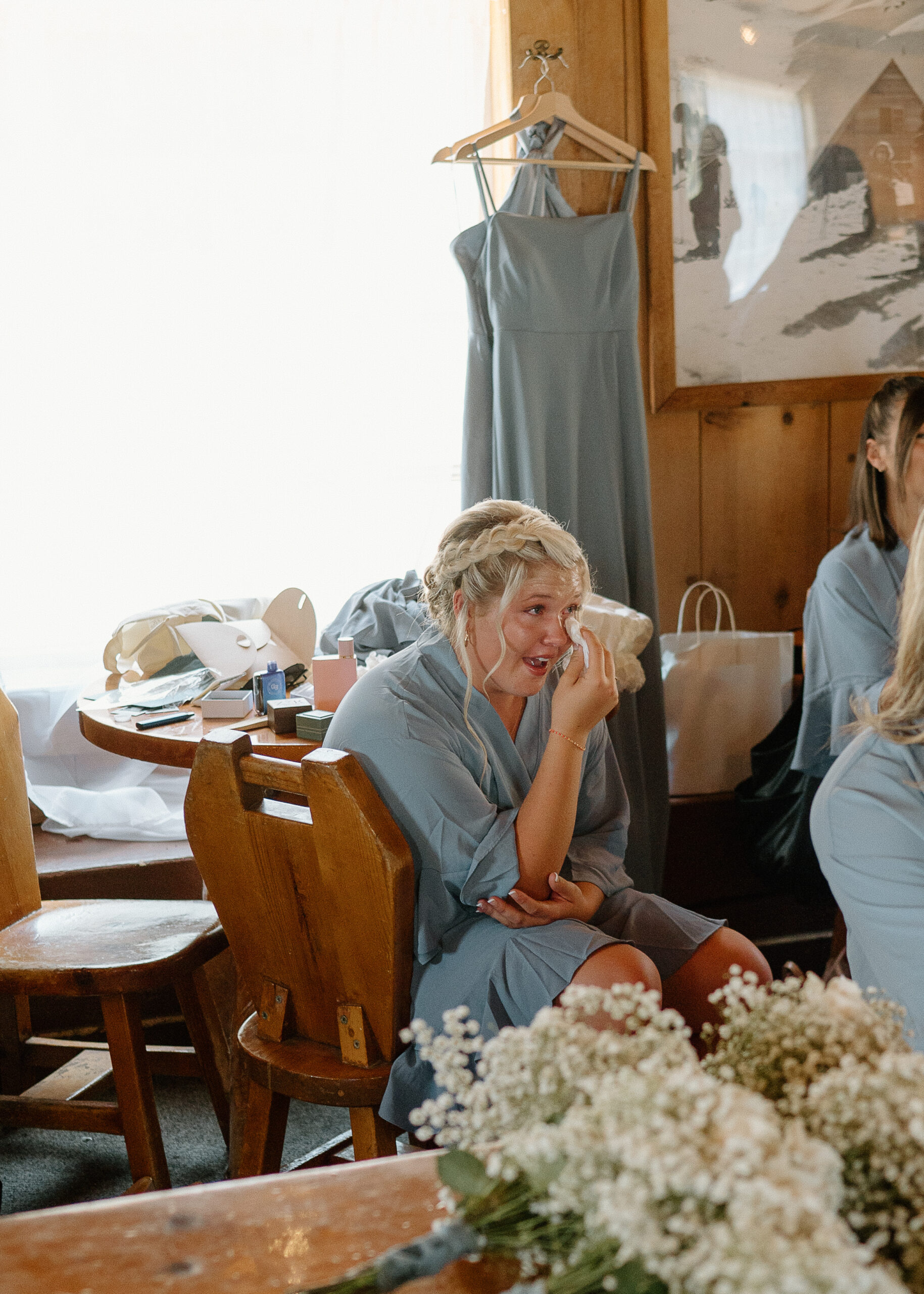 Mt Hood Ski Bowl Weddings, getting ready photos in the warming Hut, Portland Oregon Wedding Photographer 