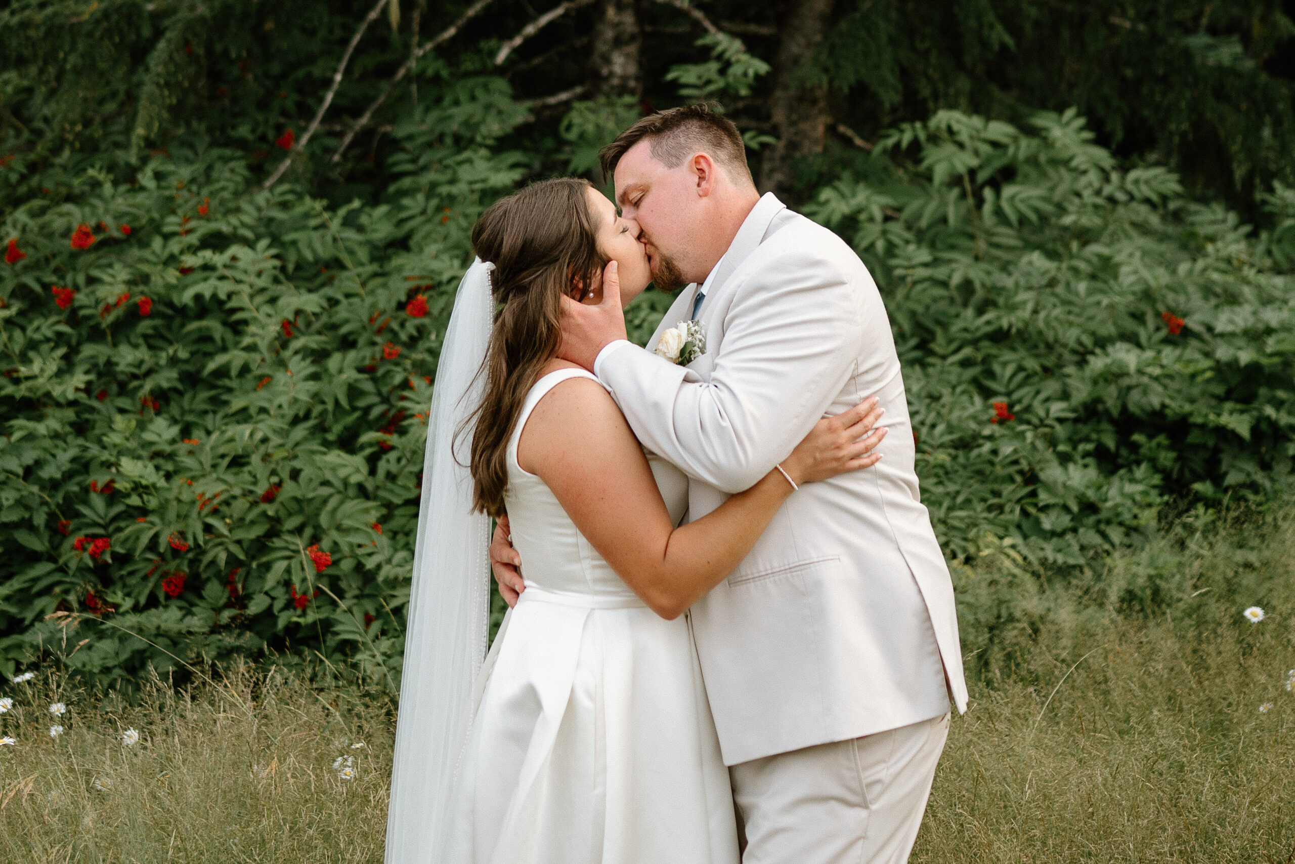 Portland OR Wedding Photographer Mt Hood Ski bowl, summer wedding Bridal Portraits Vancouver Washington  