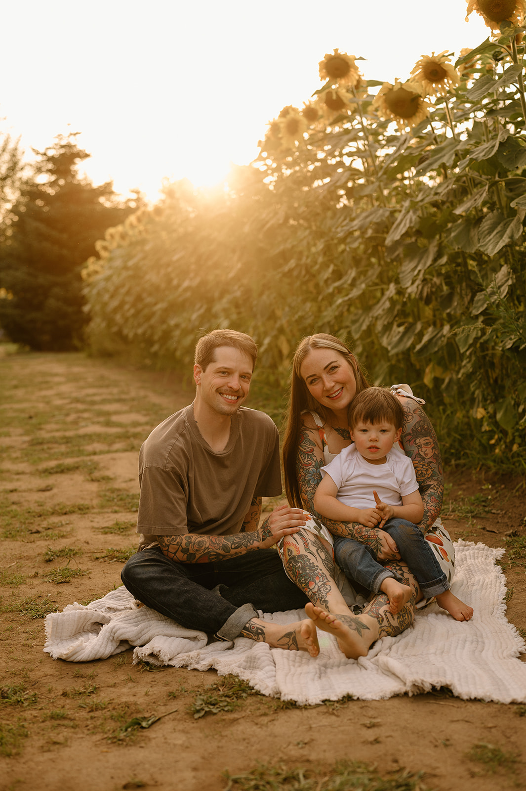 Sunflower family photos by Vancouver Wa family photographer