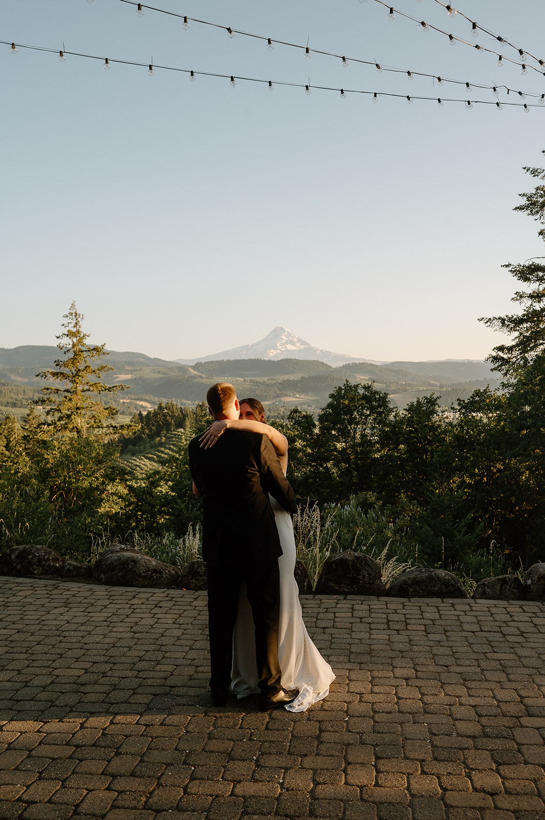 Crag Rat Hut Portland area wedding venue taken by Portland Wedding Photographer. 