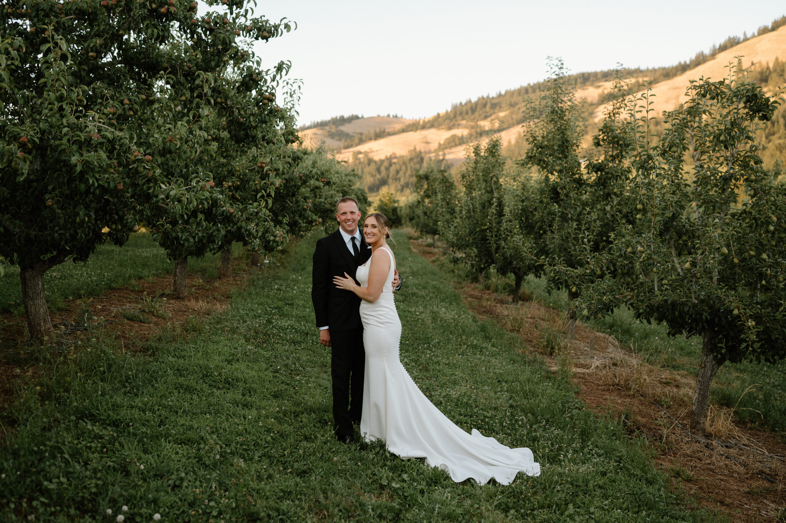 Groom and bride photograph taken by Vancouver Washington wedding photographer. 